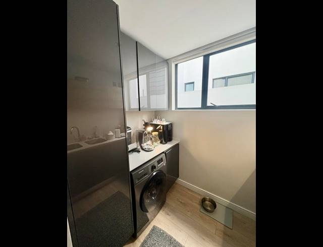 3 BEDROOM APARTMENT FOR SALE IN SANDRINGHAM